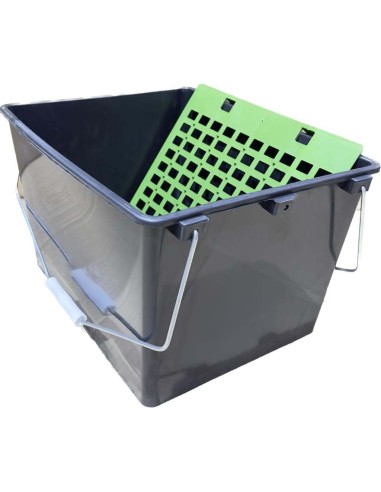 CUBETA NEGRA CON REJILLA 16L