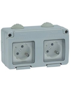 BASE ENCHUFE ELEC 10AMP250V SCH.DOB EST.TT LAT IP55 GR FAMAT